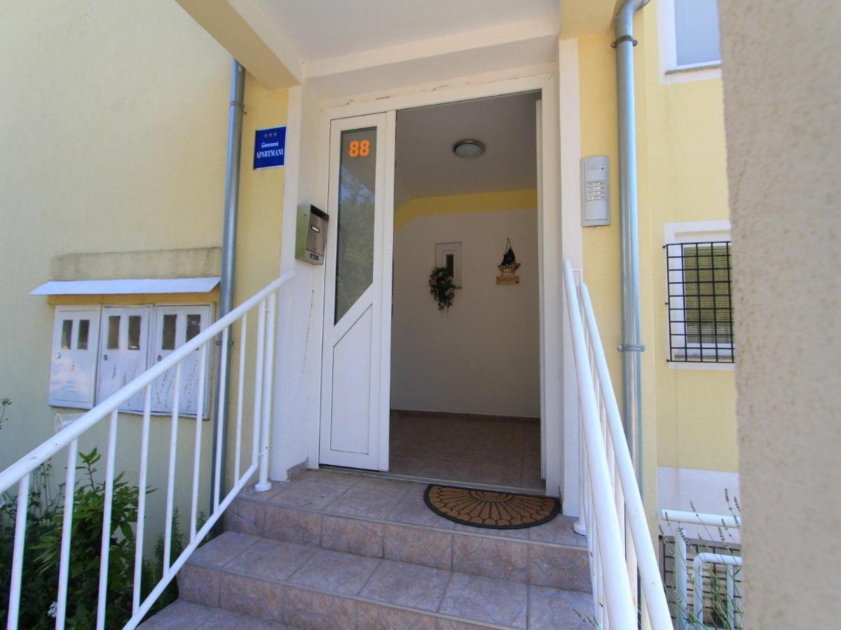 Apartments Petak Dramalj Exterior photo